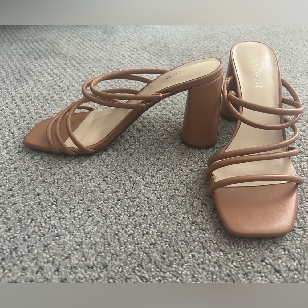 Nine West Glowy Sandal size 8.5 strappy sandal in nude. 3.5 inch block heel